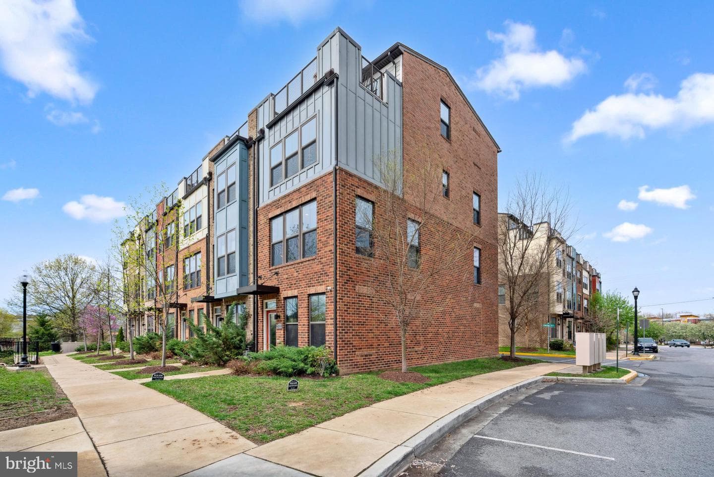 6211 Chronicle Street photo 33