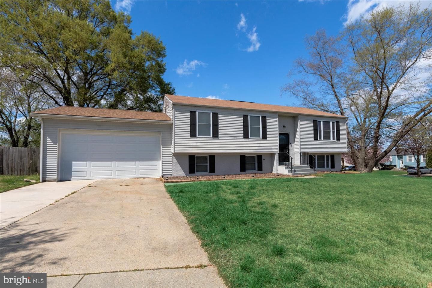 617 Castlewood Drive photo 2