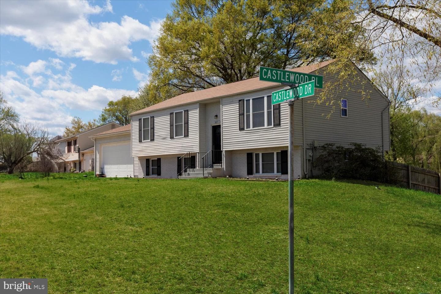 617 Castlewood Drive photo 3