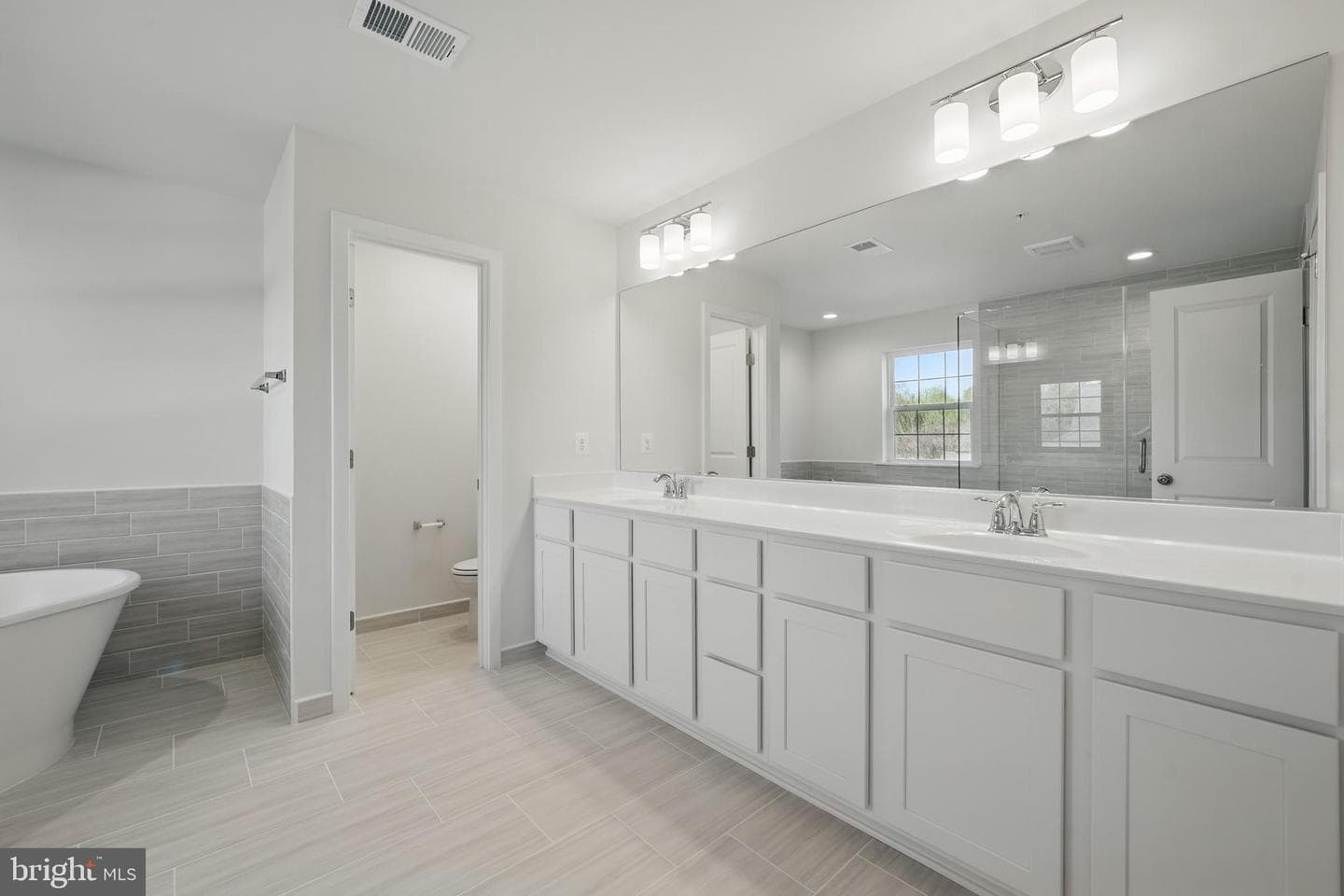 8504 Wendy Street photo 32