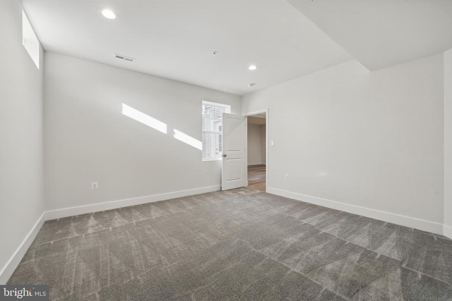 8504 Wendy Street photo 35