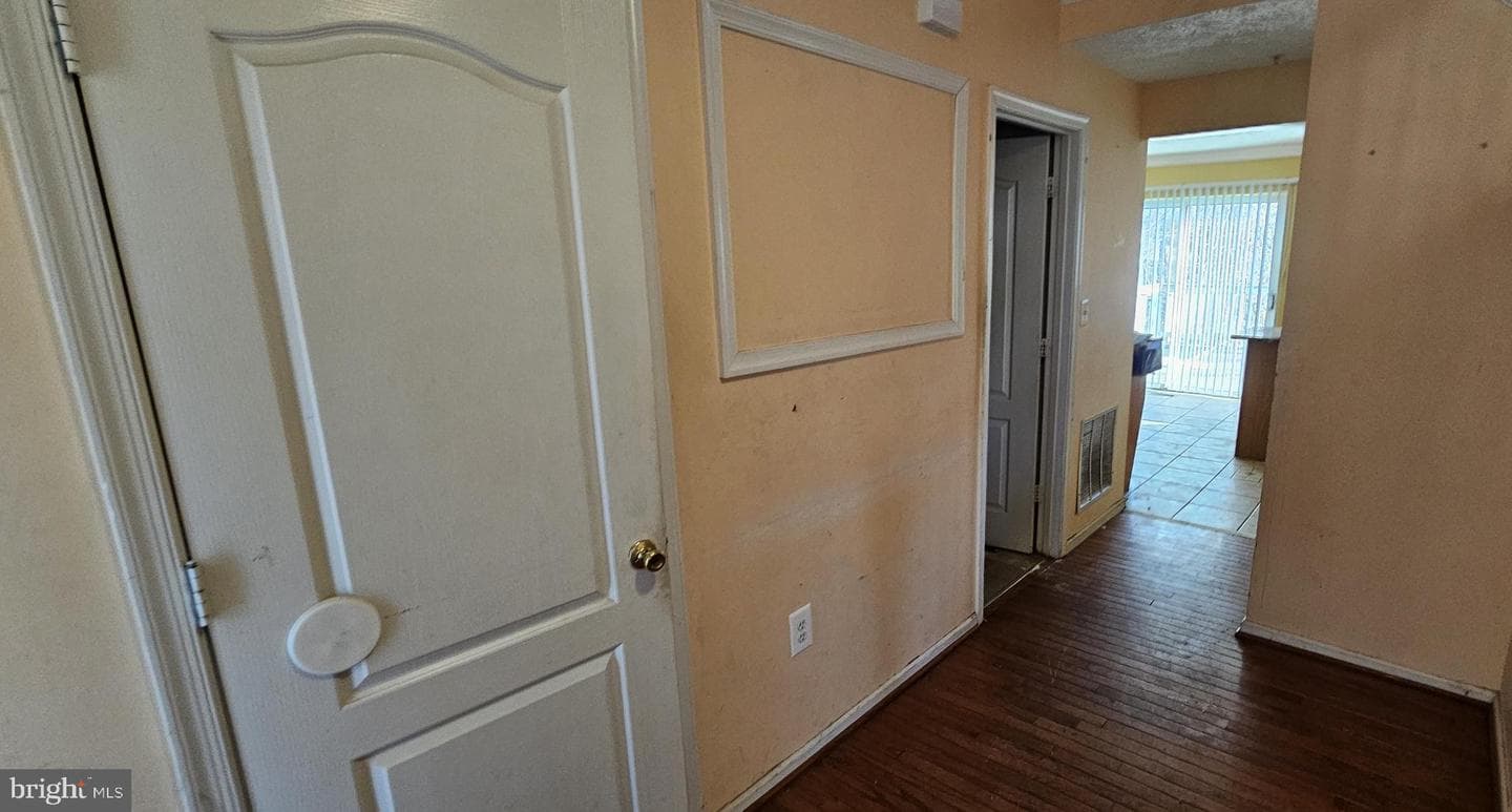 10909 Waco Drive photo 5