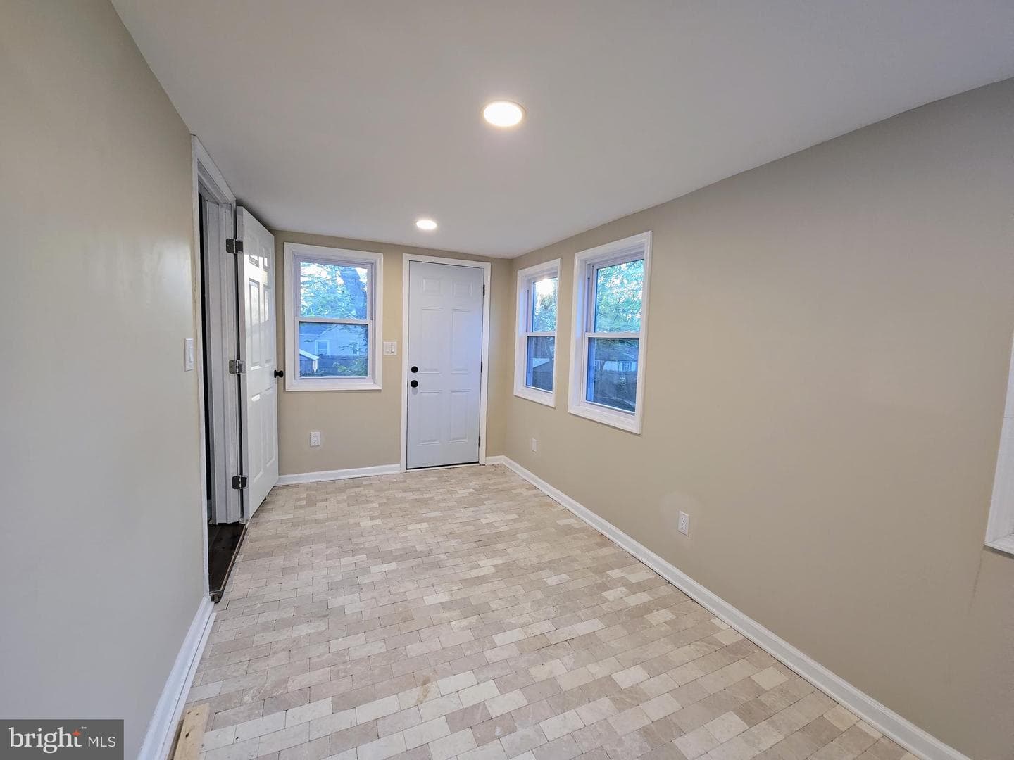135 Seneca Drive photo 11