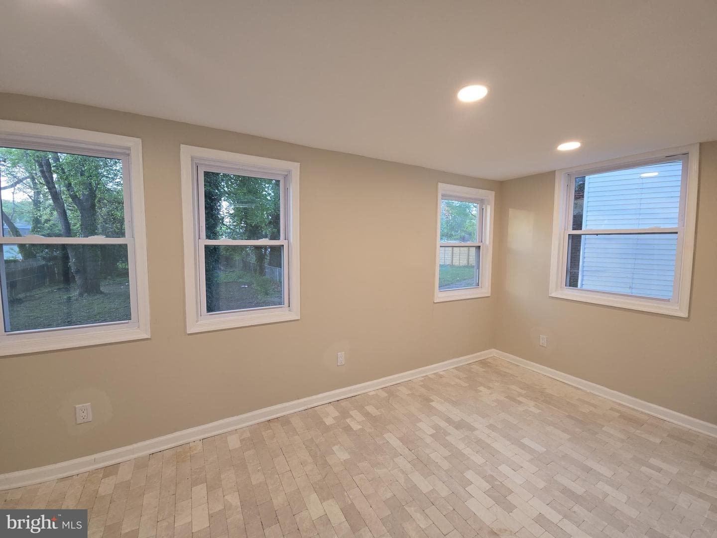 135 Seneca Drive photo 13