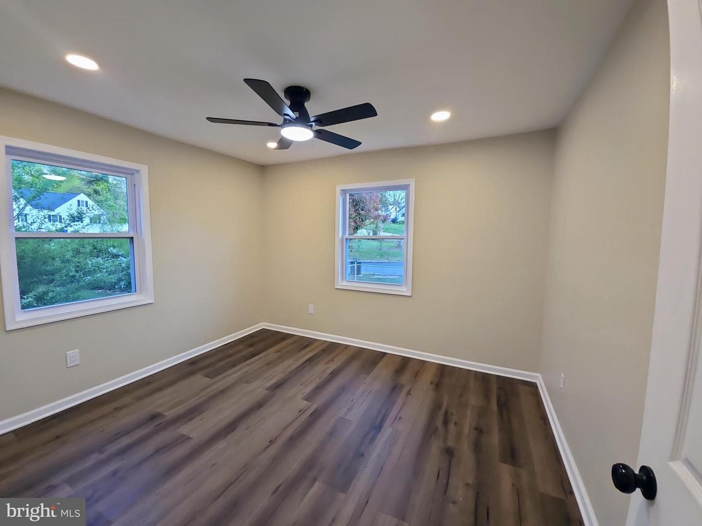 135 Seneca Drive photo 16