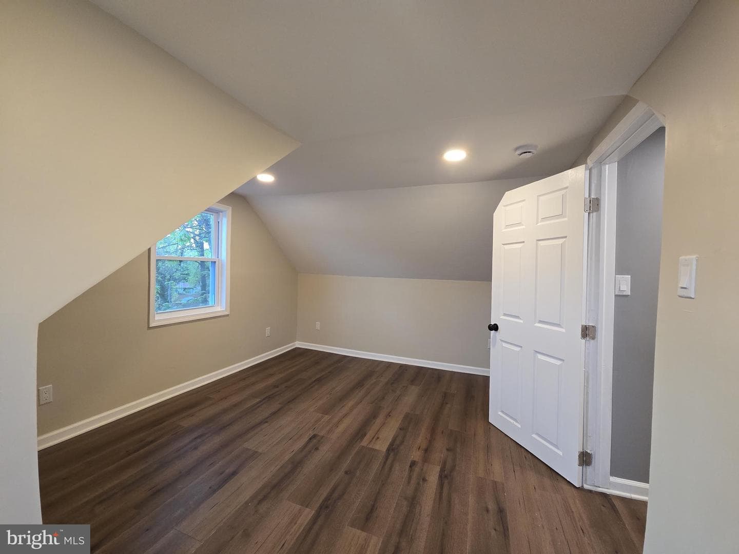 135 Seneca Drive photo 20