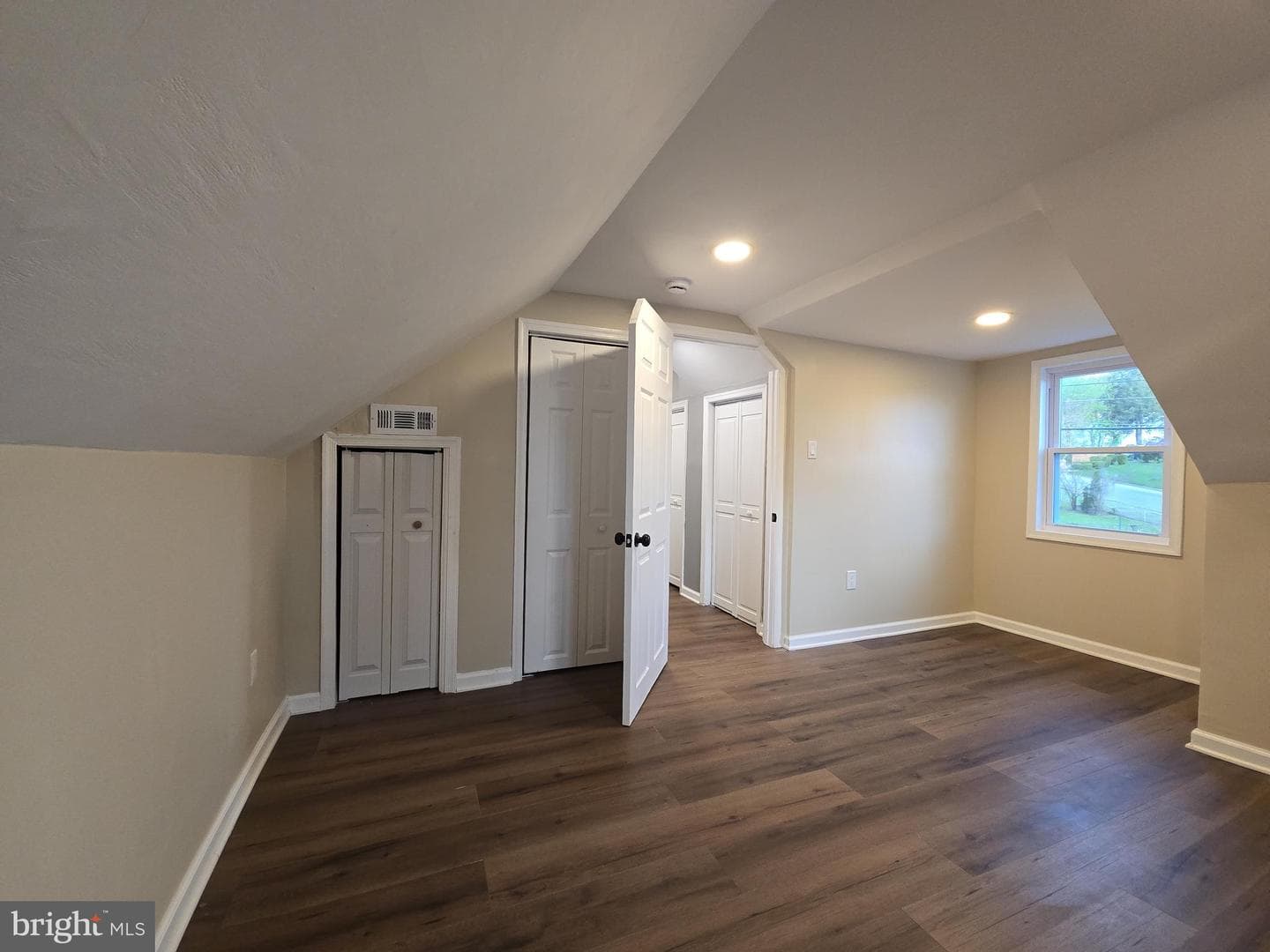135 Seneca Drive photo 22