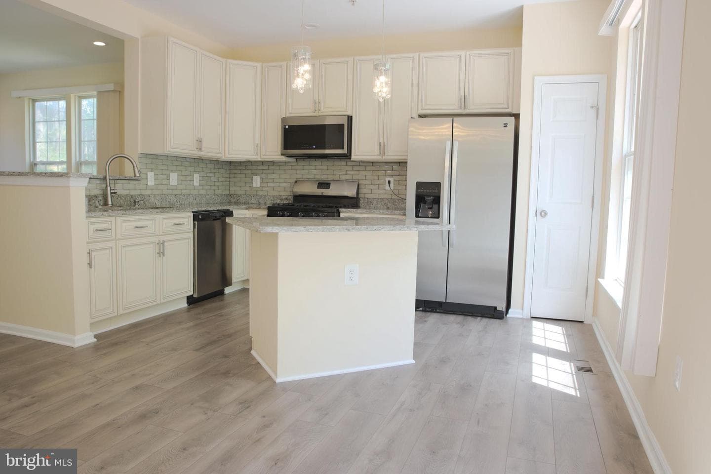 7300 Serenade Circle photo 5