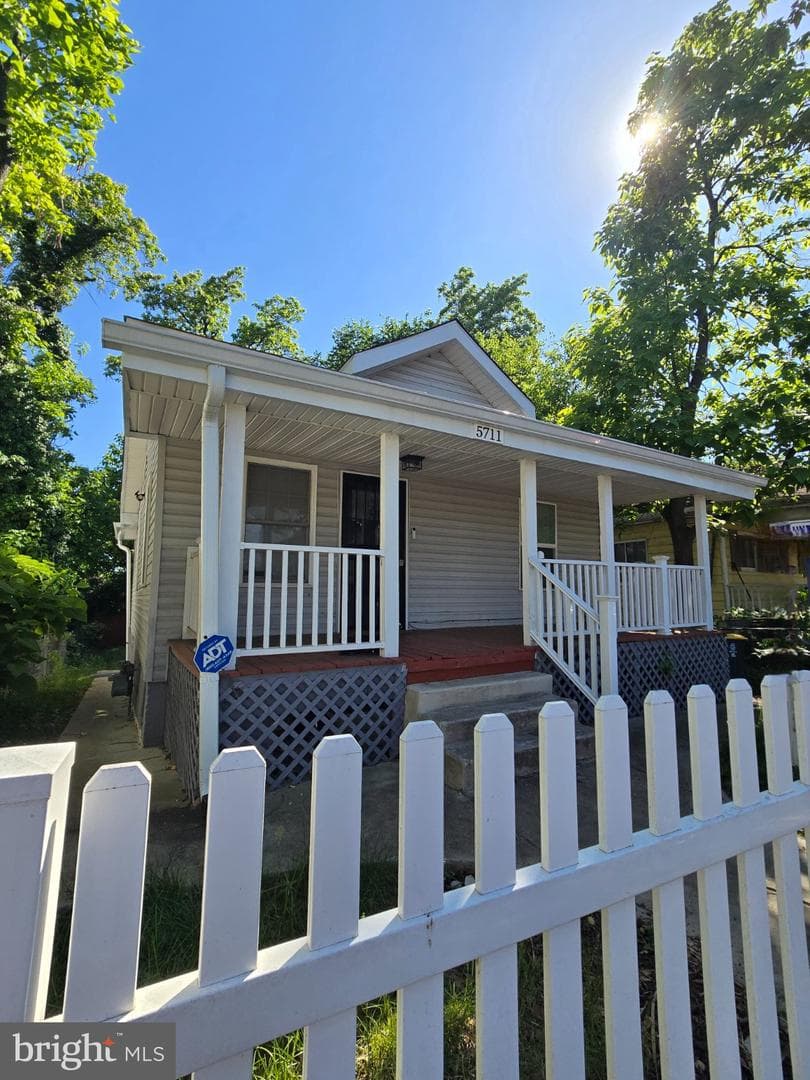 5711 J Street, Fairmount Heights