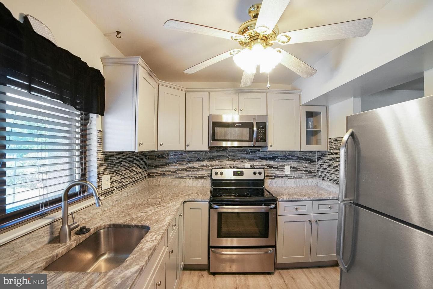 15708 Dorset Road #304 photo 2