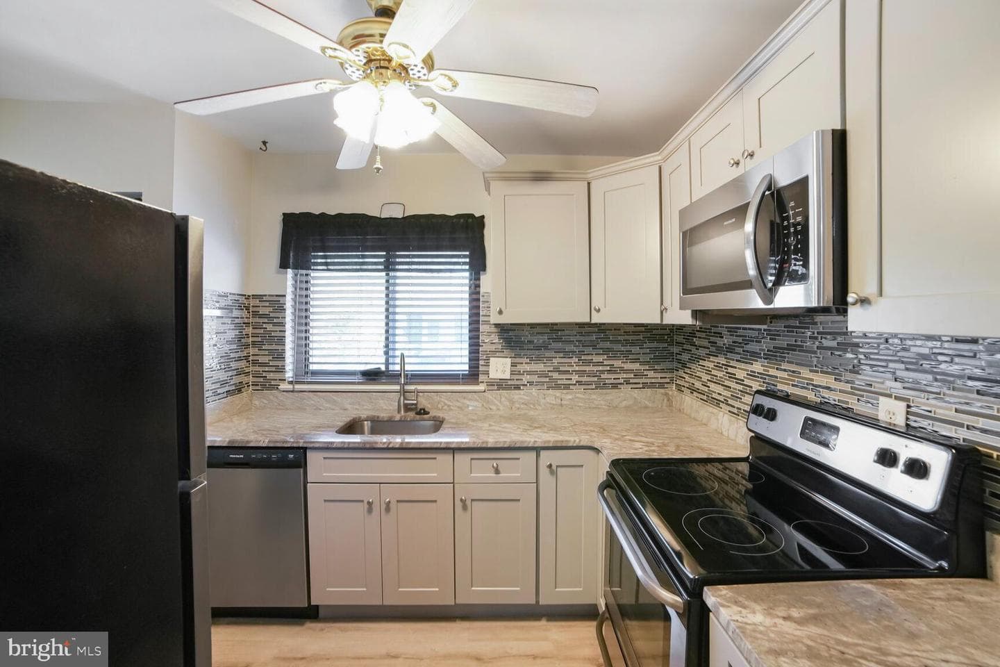 15708 Dorset Road #304 photo 3