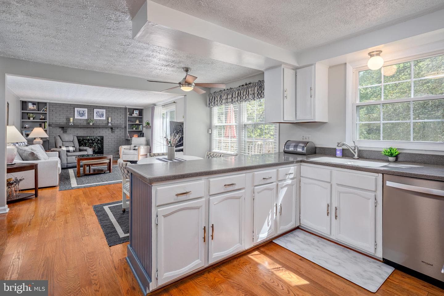 12910 Mayflower Lane photo 17