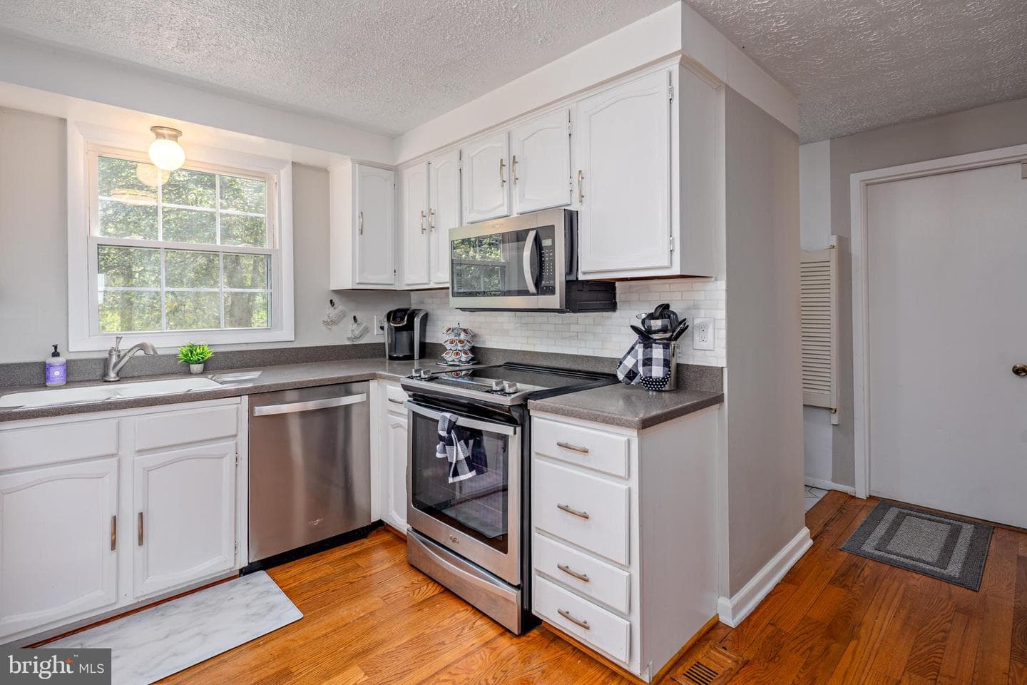 12910 Mayflower Lane photo 18