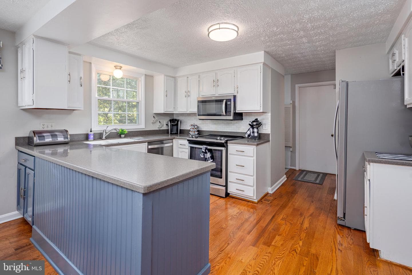 12910 Mayflower Lane photo 19