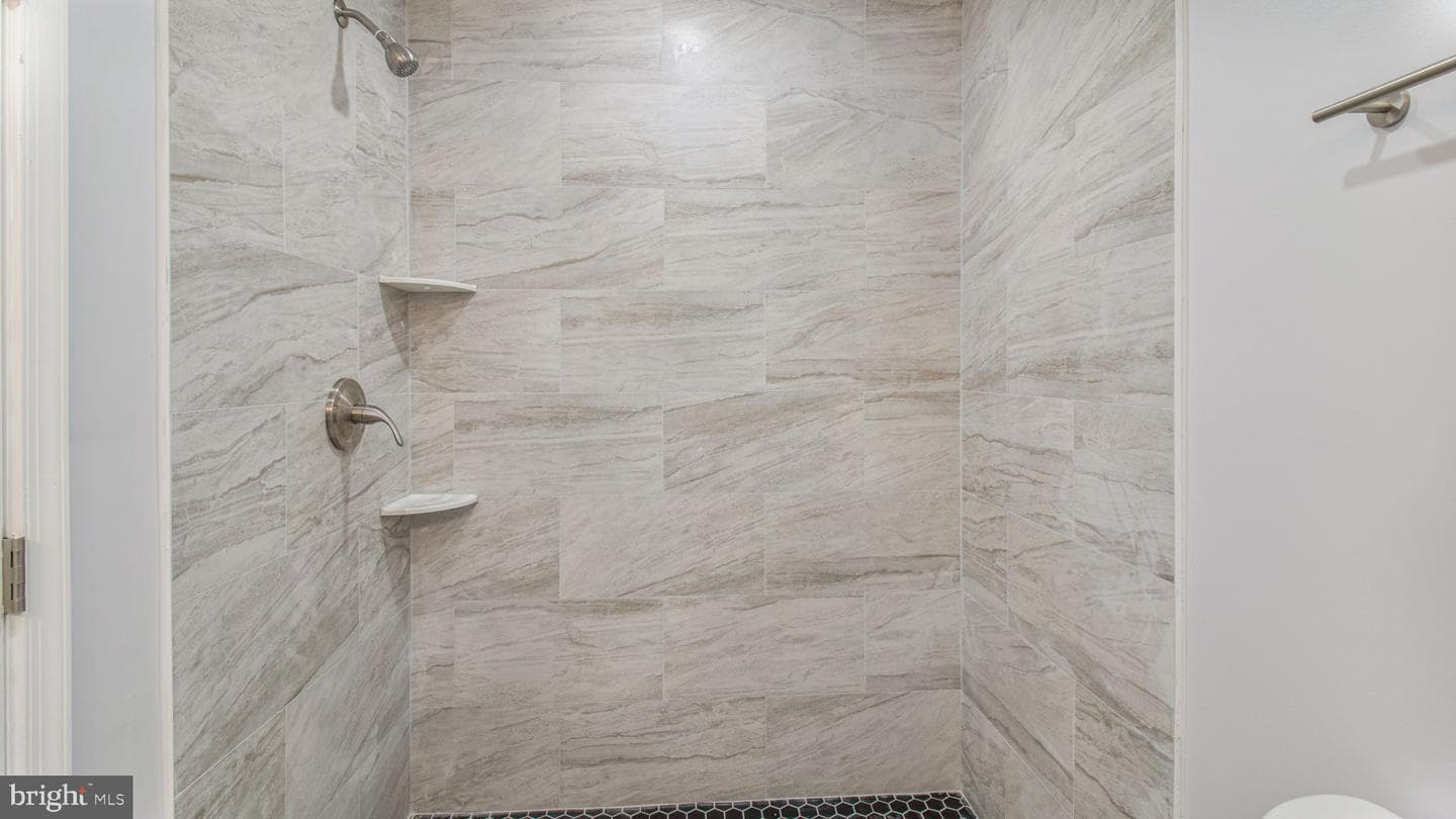 5757 Falkland Place photo 27