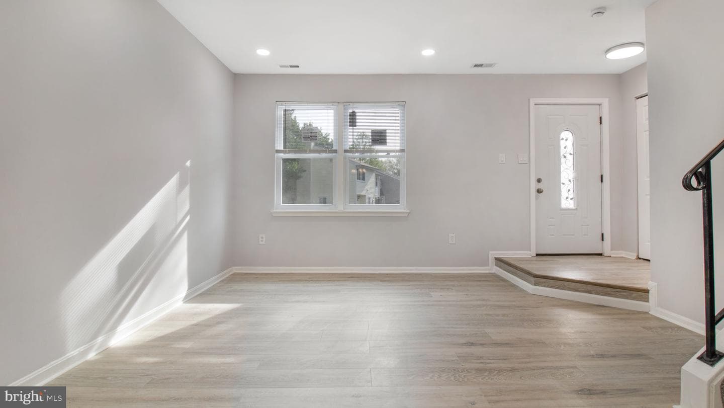 5757 Falkland Place photo 3