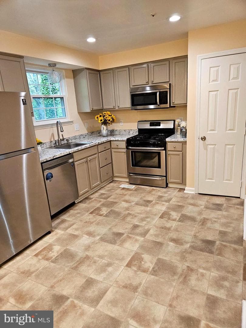 1605 Lorton Avenue photo 4