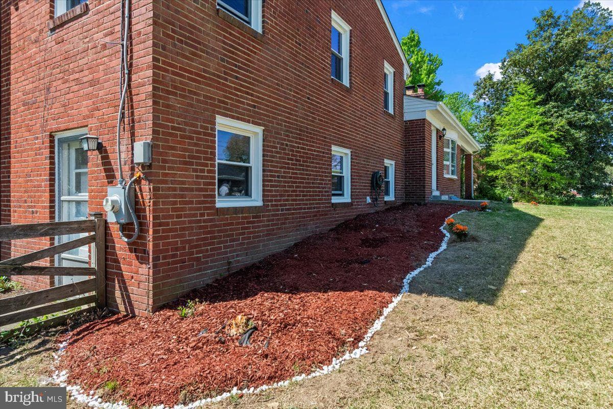 5909 Bedford Lane photo 3