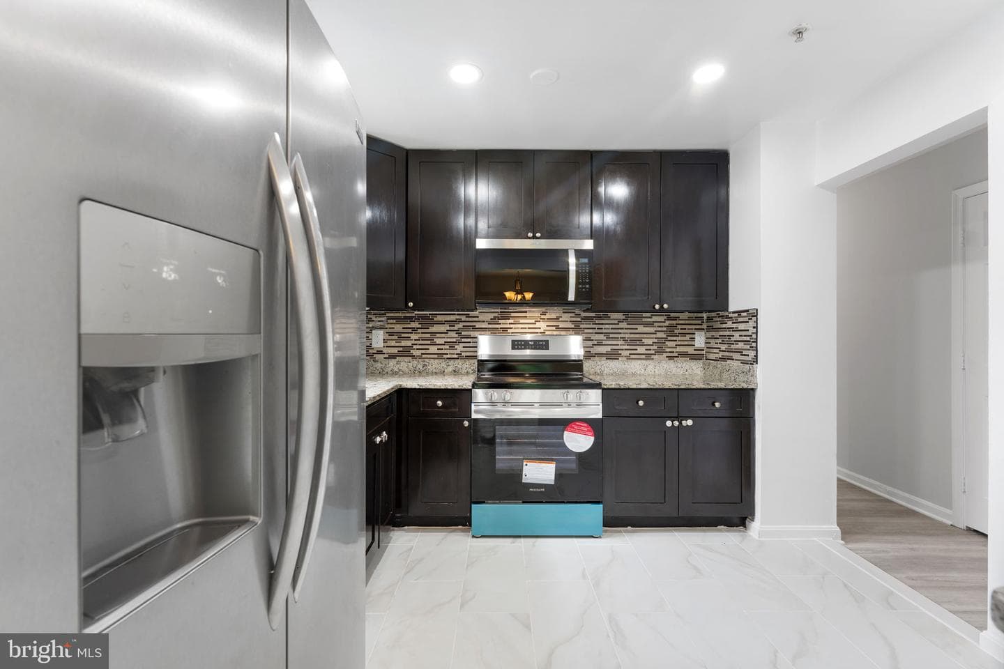 300 Goldleaf Ave photo 10