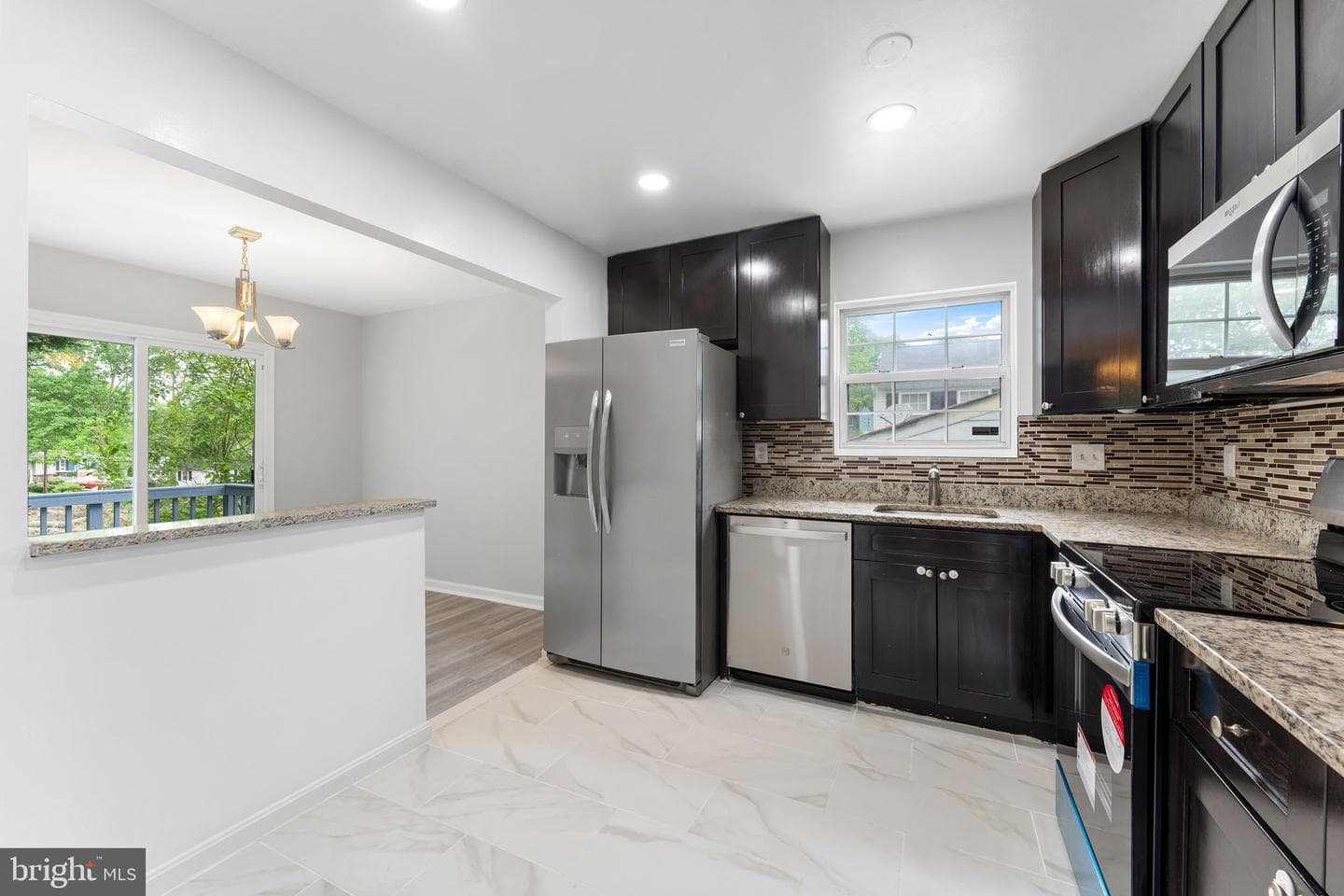 300 Goldleaf Ave photo 13
