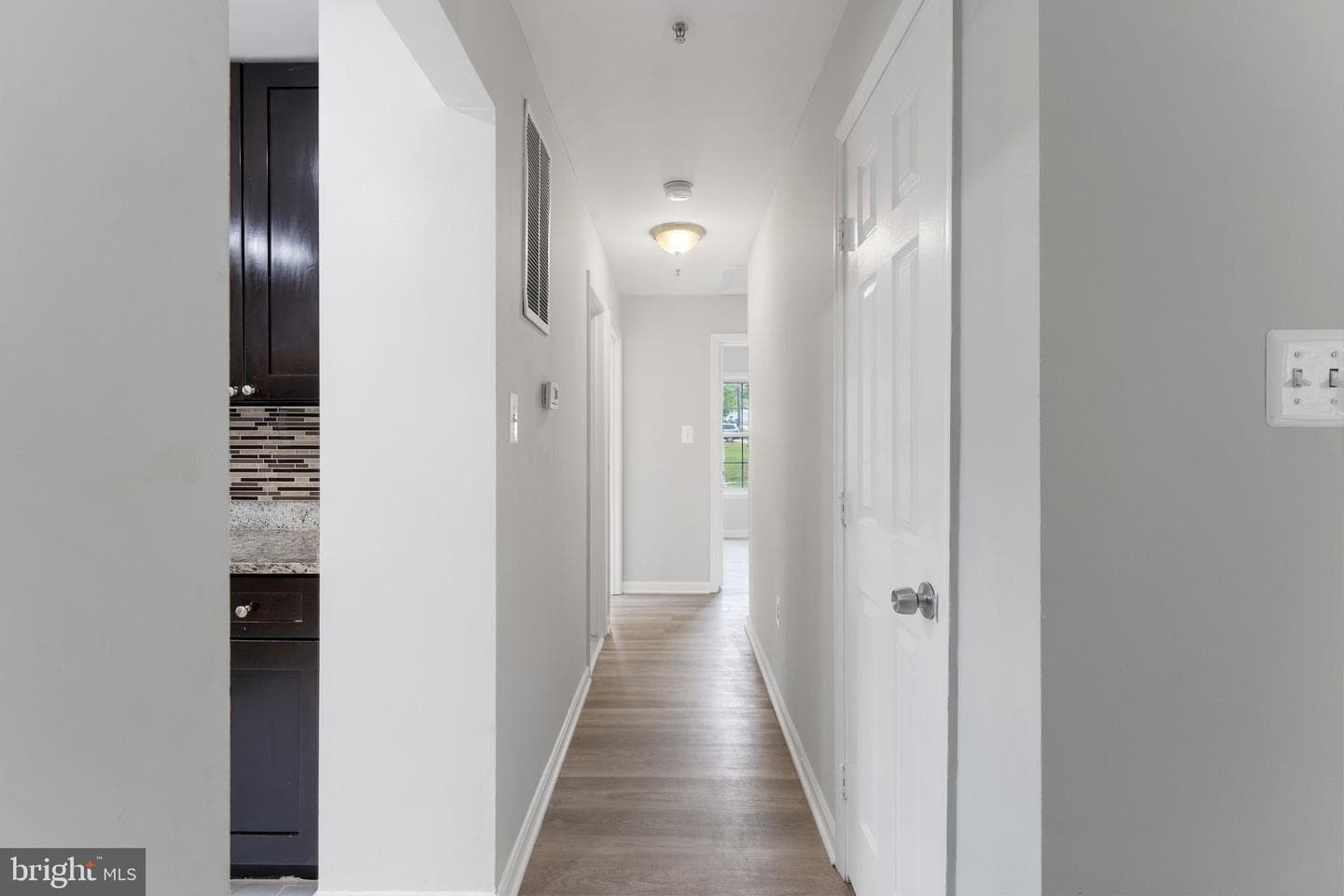 300 Goldleaf Ave photo 14