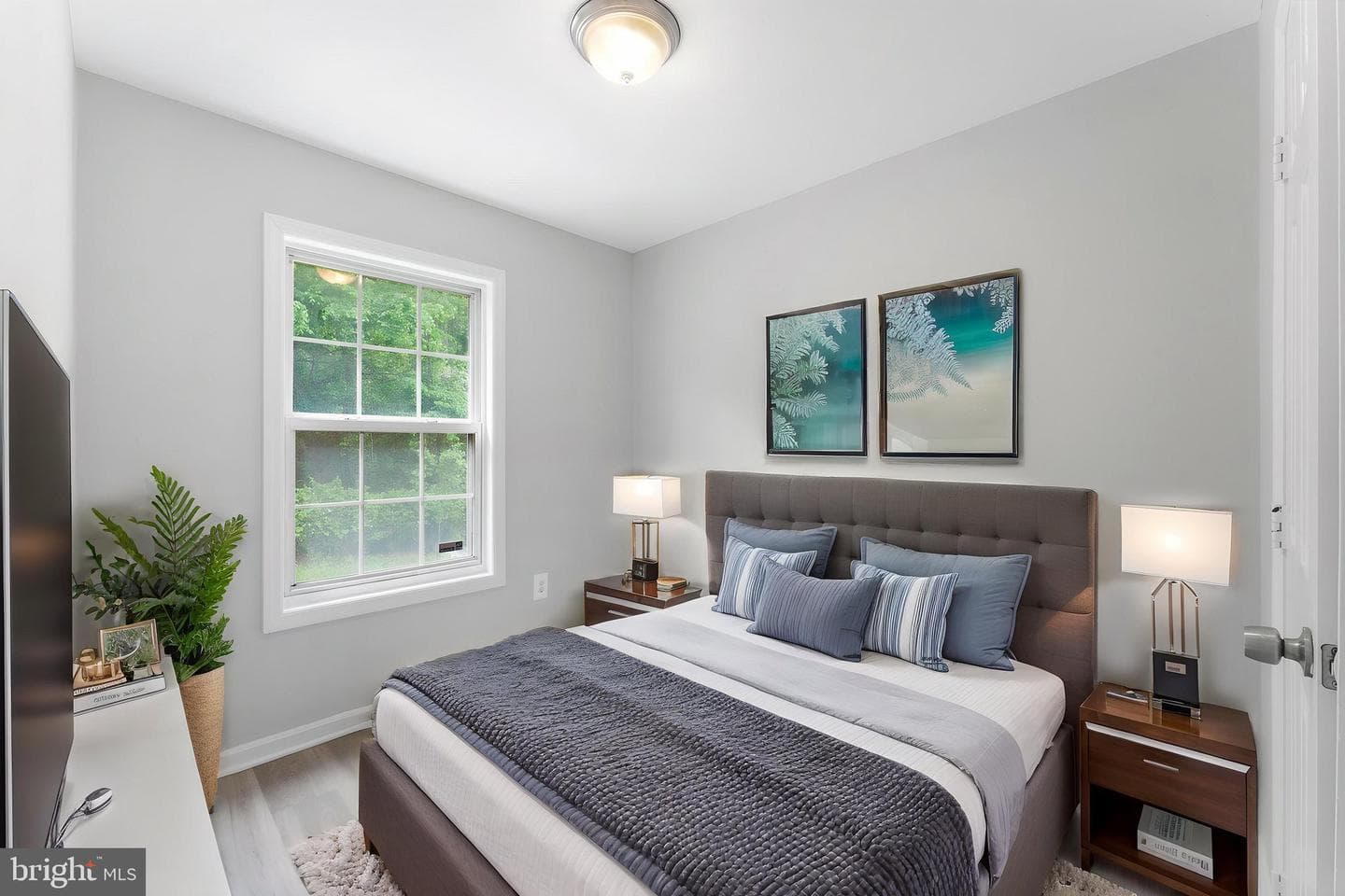 300 Goldleaf Ave photo 19
