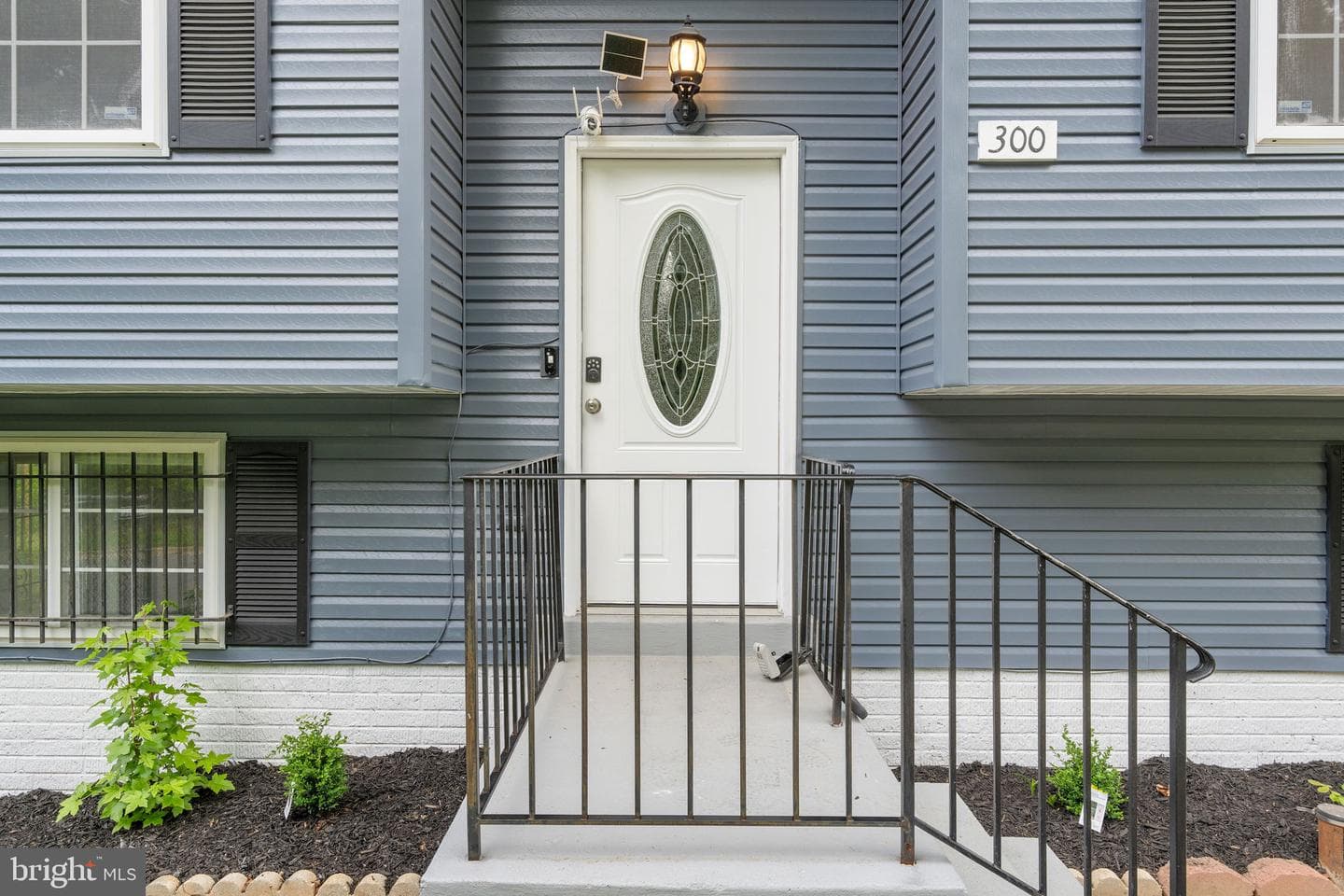 300 Goldleaf Ave photo 5