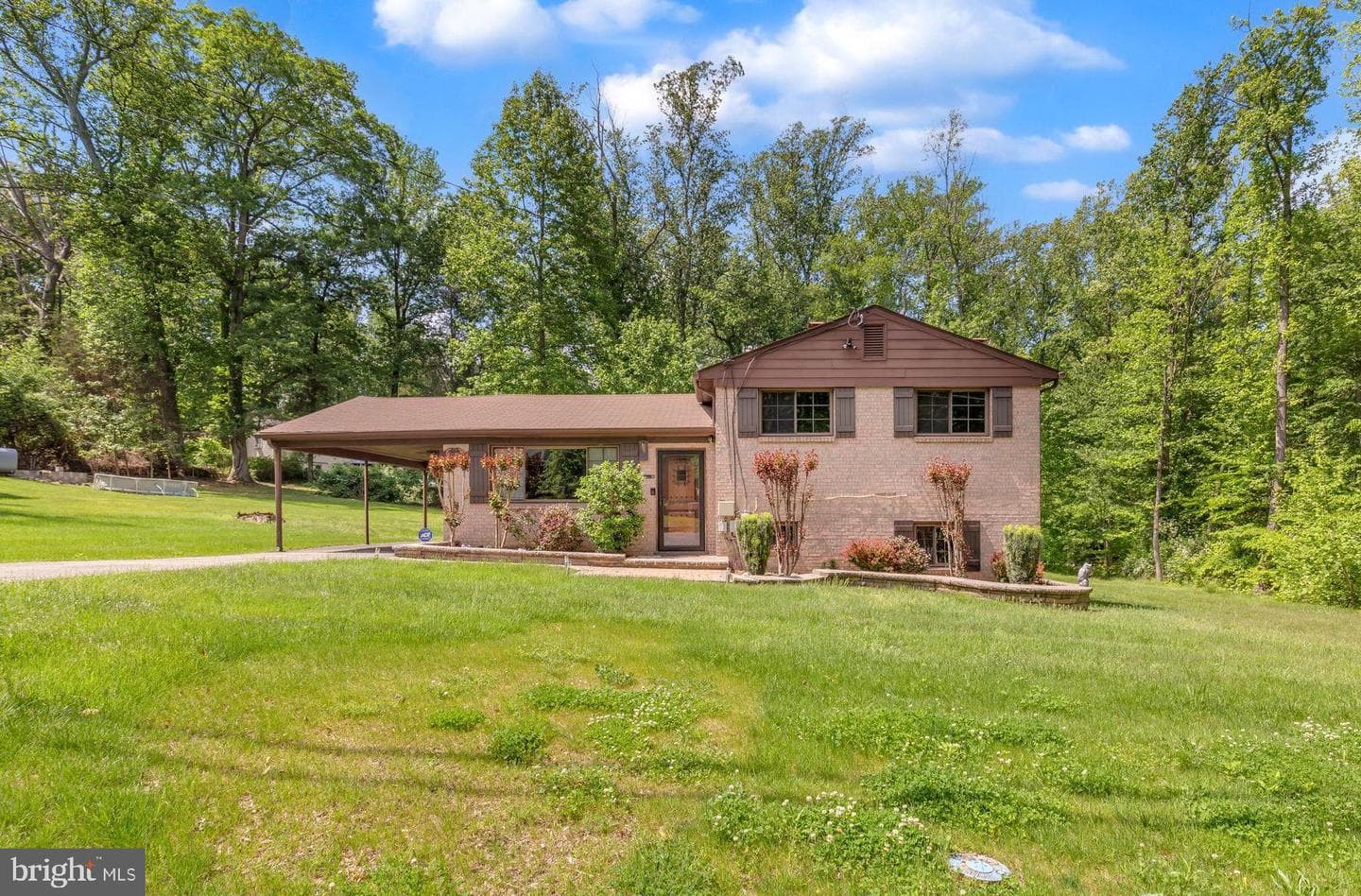 7509 Glade Drive photo 1