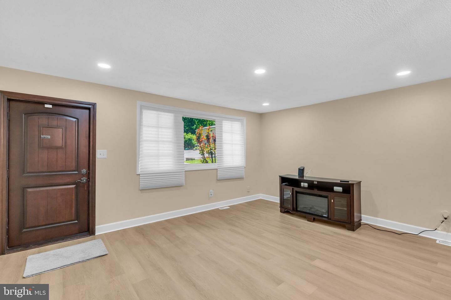 7509 Glade Drive photo 5