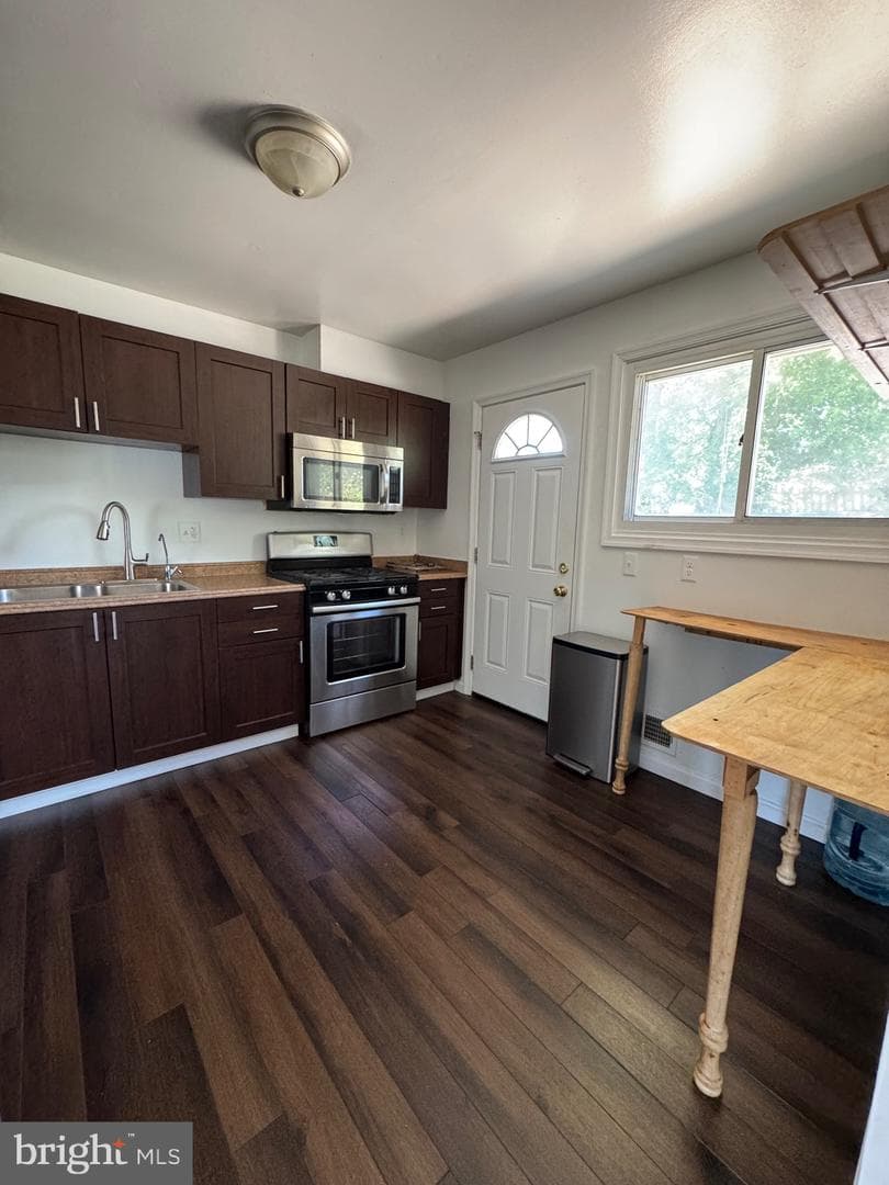 6708 Calmos Street photo 7
