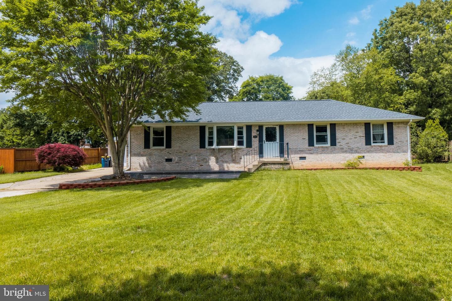 9608 Middleridge Court photo 3