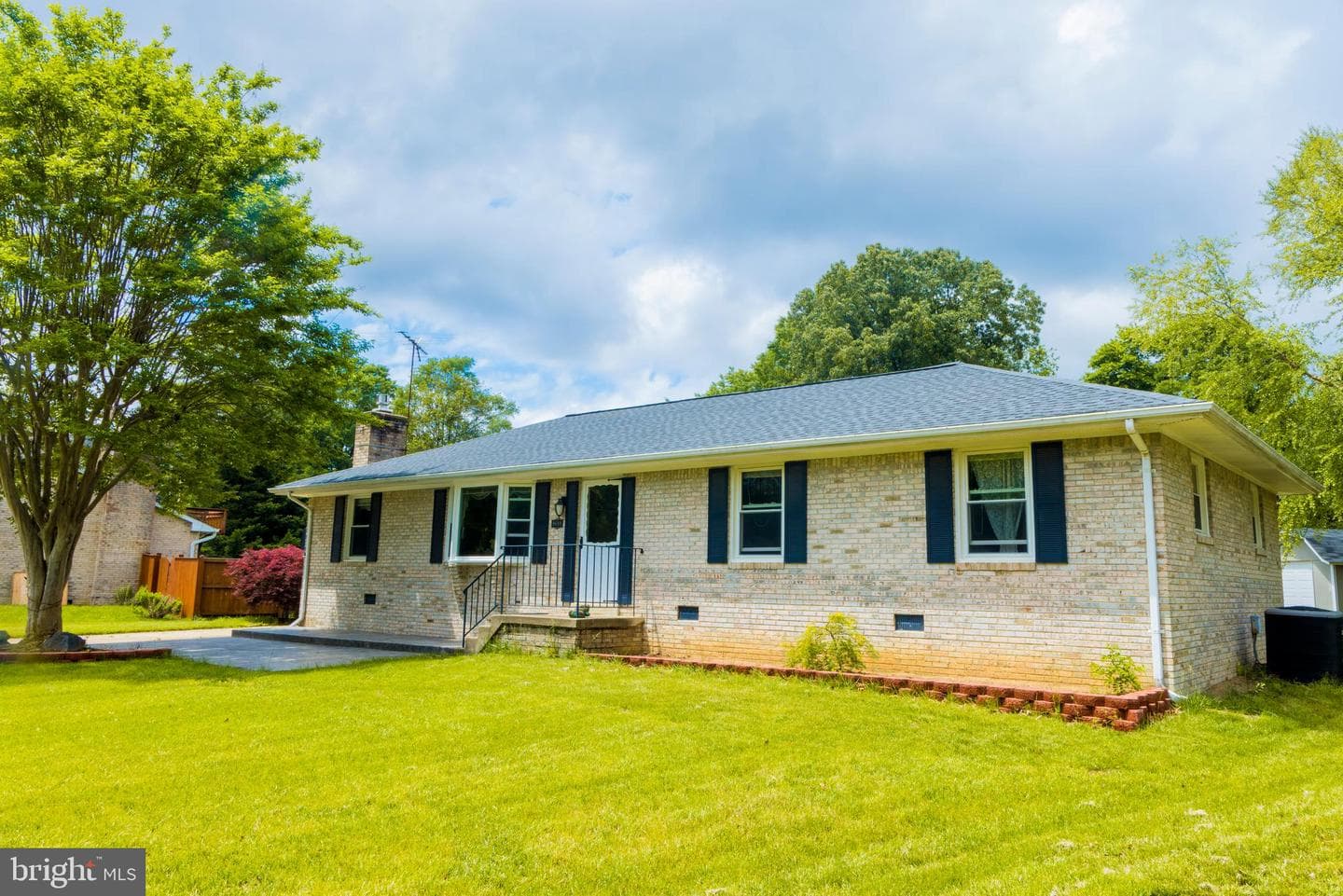 9608 Middleridge Court photo 4