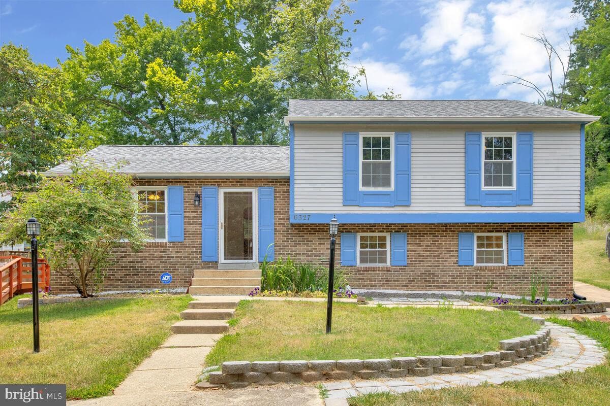 6327 Joslyn Place photo 3
