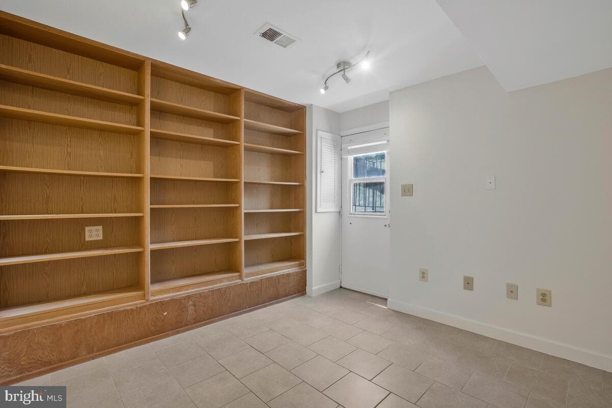6327 Joslyn Place photo 37