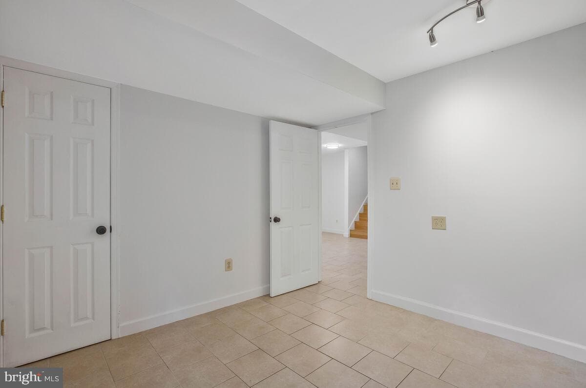 6327 Joslyn Place photo 38