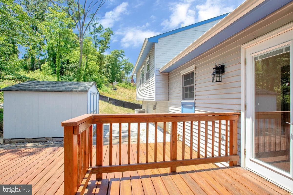 6327 Joslyn Place photo 43