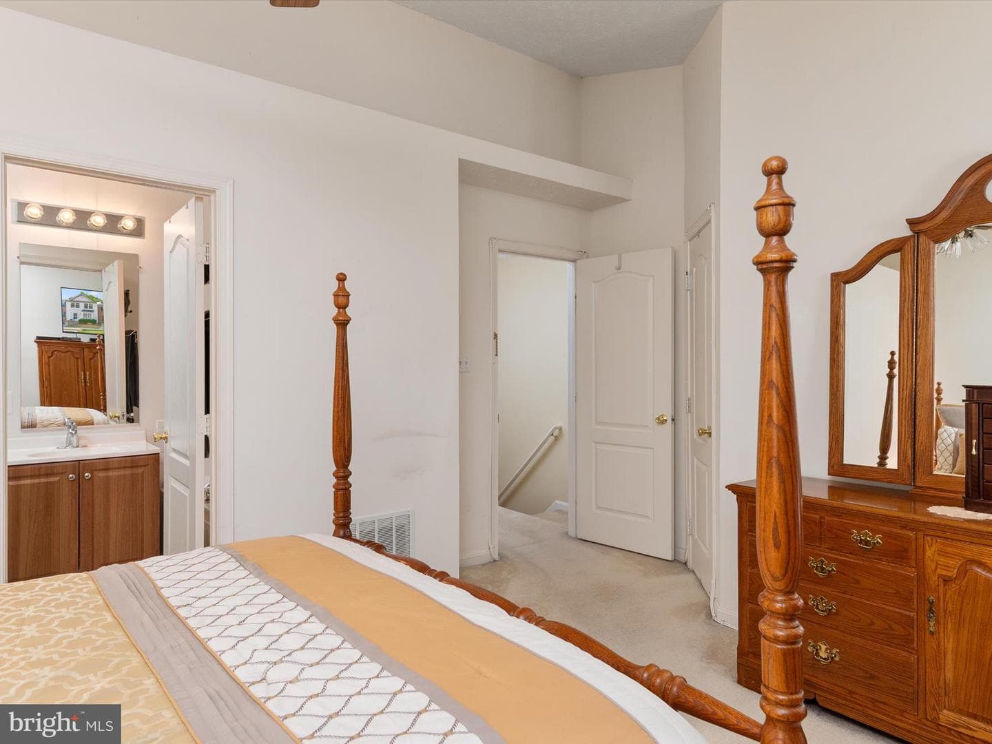 112 Perth Amboy Court photo 23