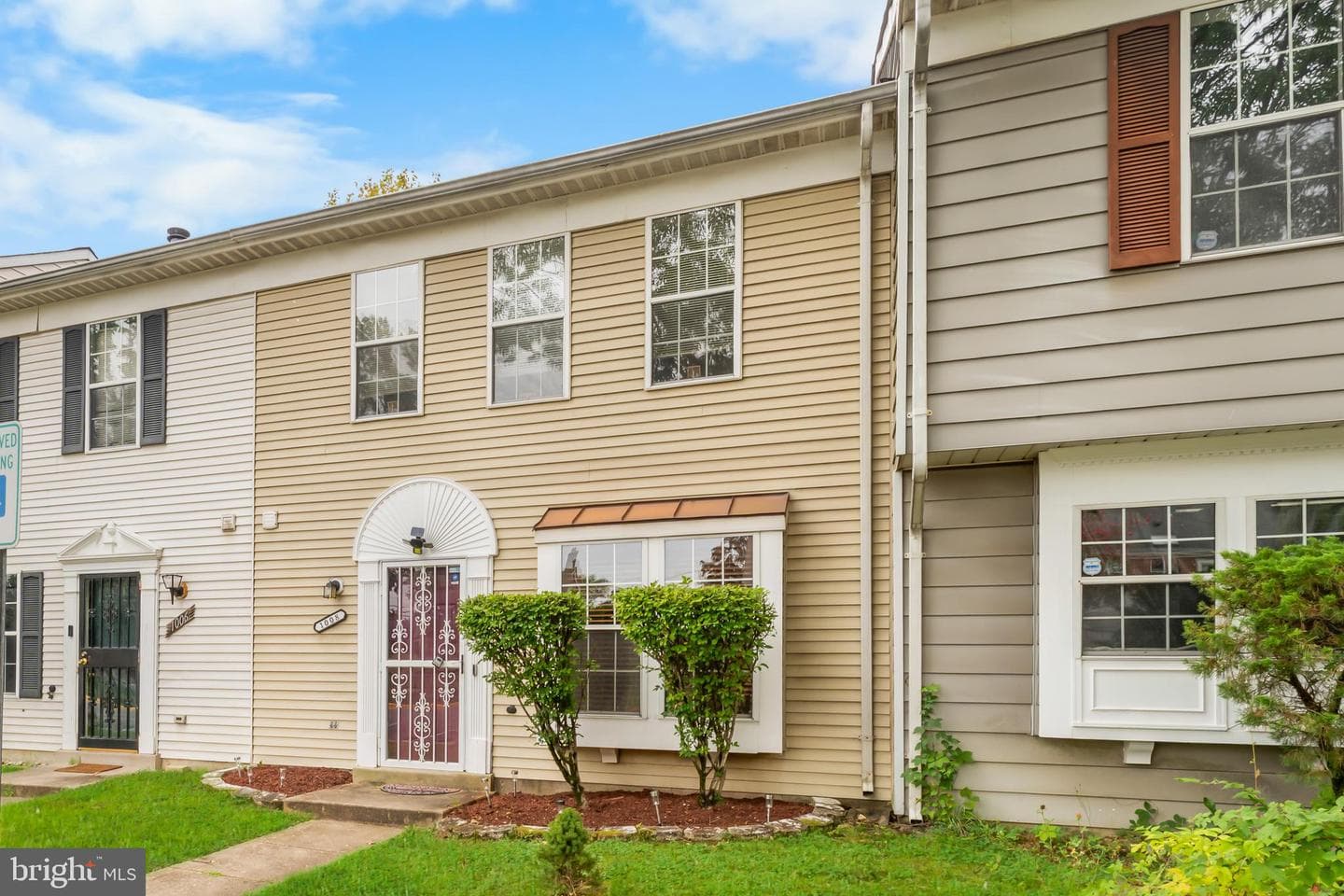 1008 Hanbury Court photo 2