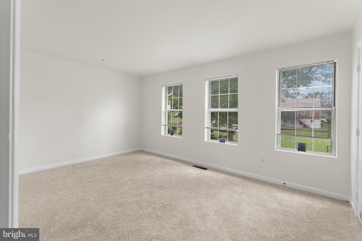 1008 Hanbury Court photo 21