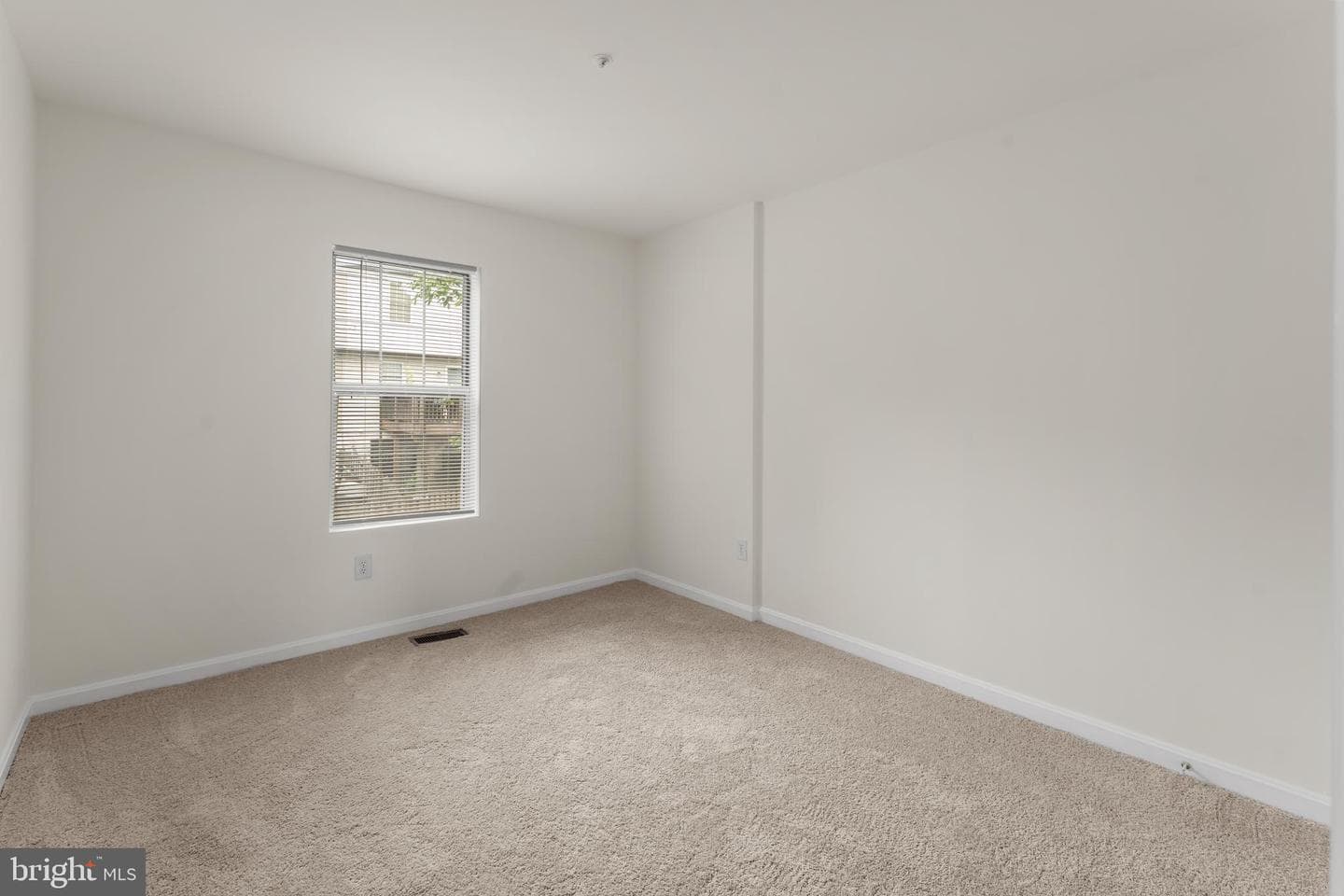 1008 Hanbury Court photo 27
