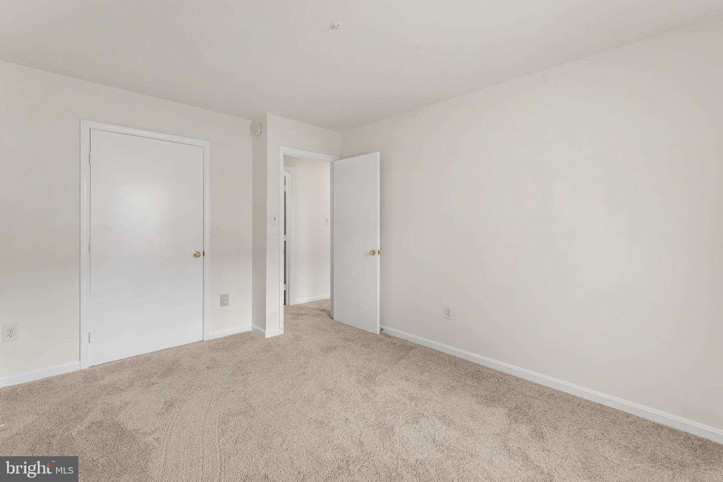 1008 Hanbury Court photo 28