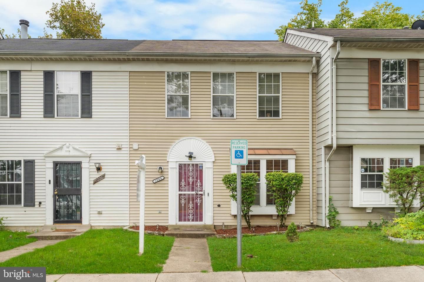 1008 Hanbury Court photo 3