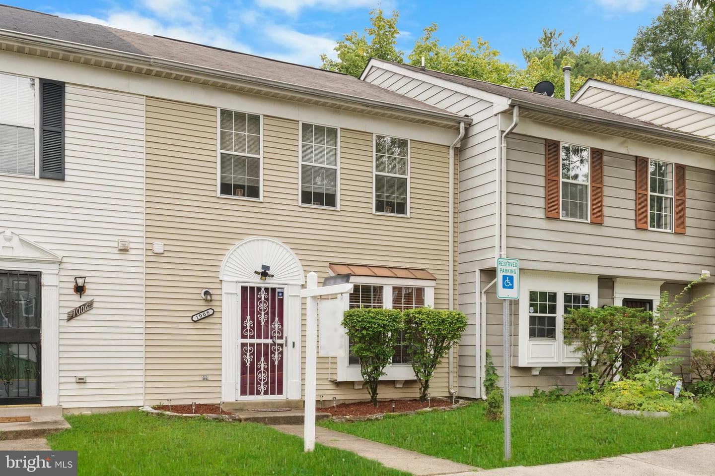 1008 Hanbury Court photo 4