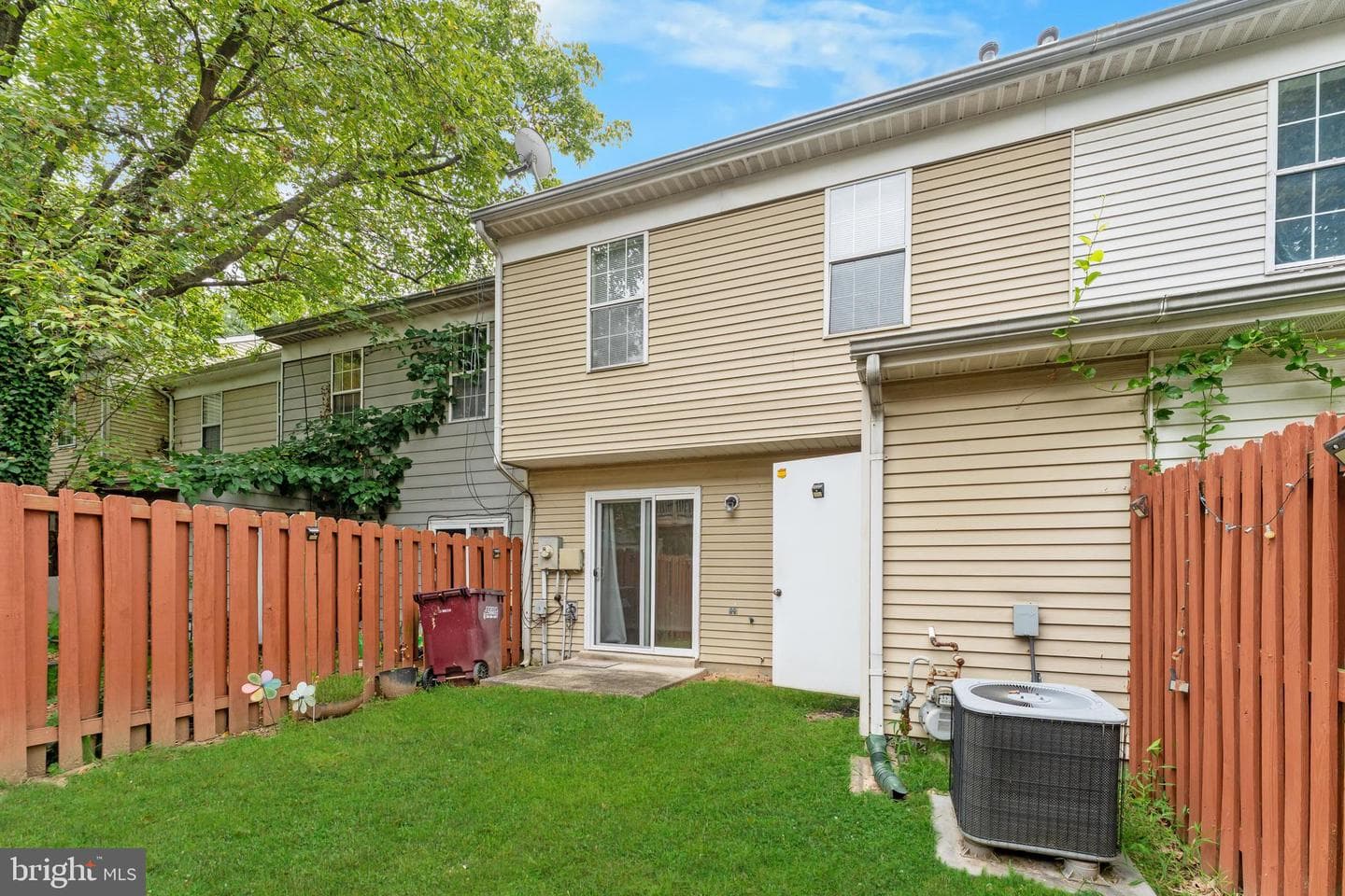 1008 Hanbury Court photo 6