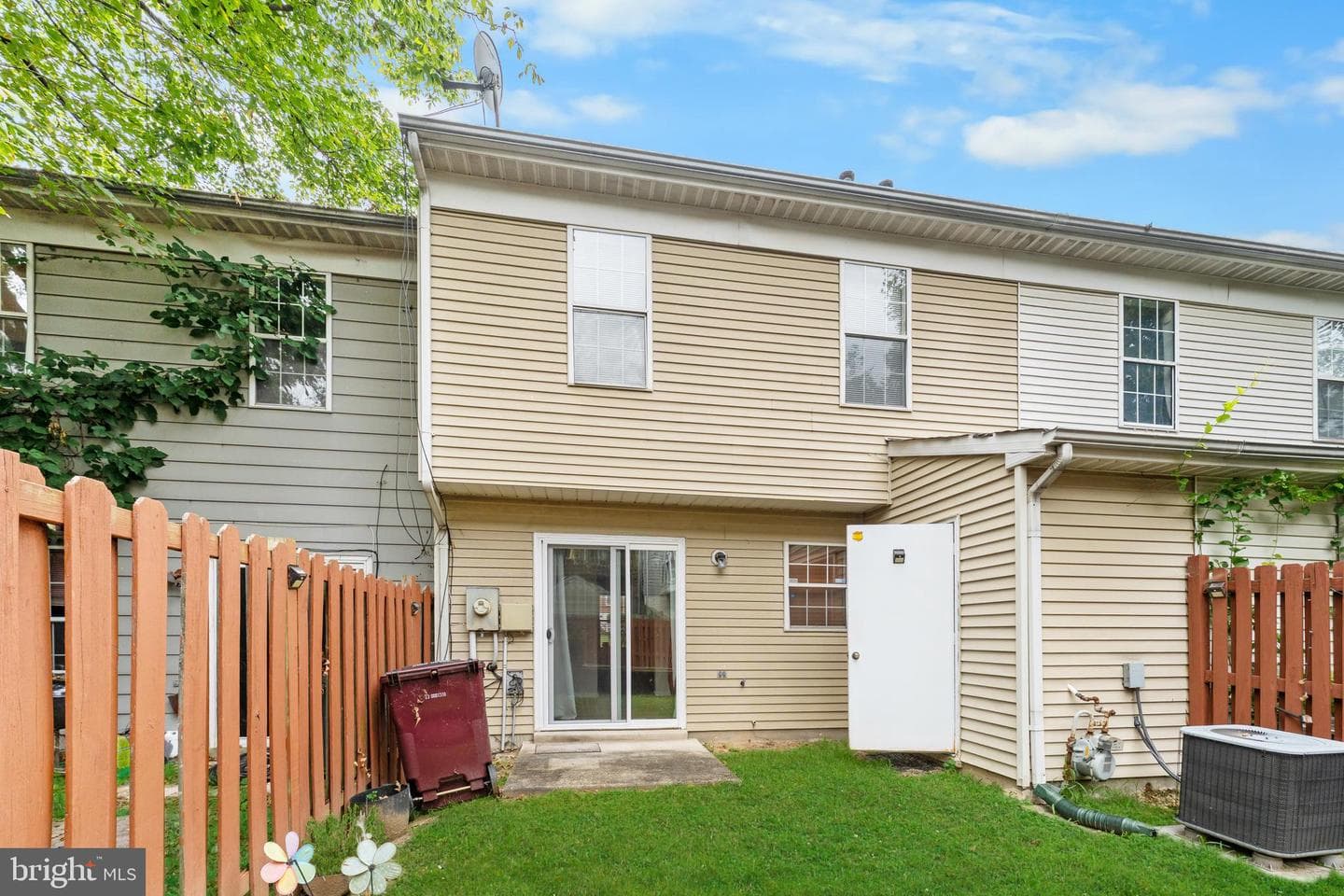 1008 Hanbury Court photo 7