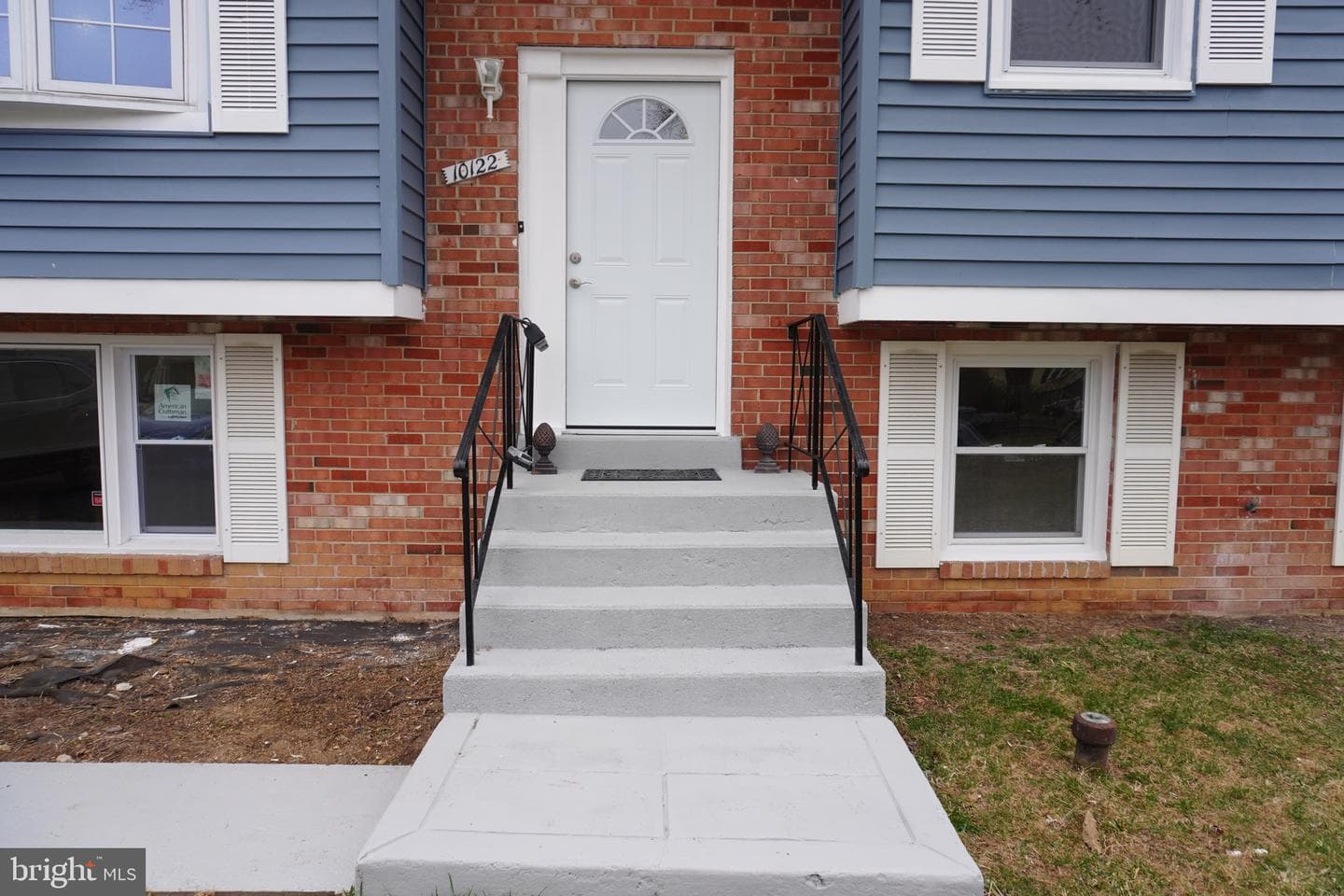 10122 Griff Drive photo 3