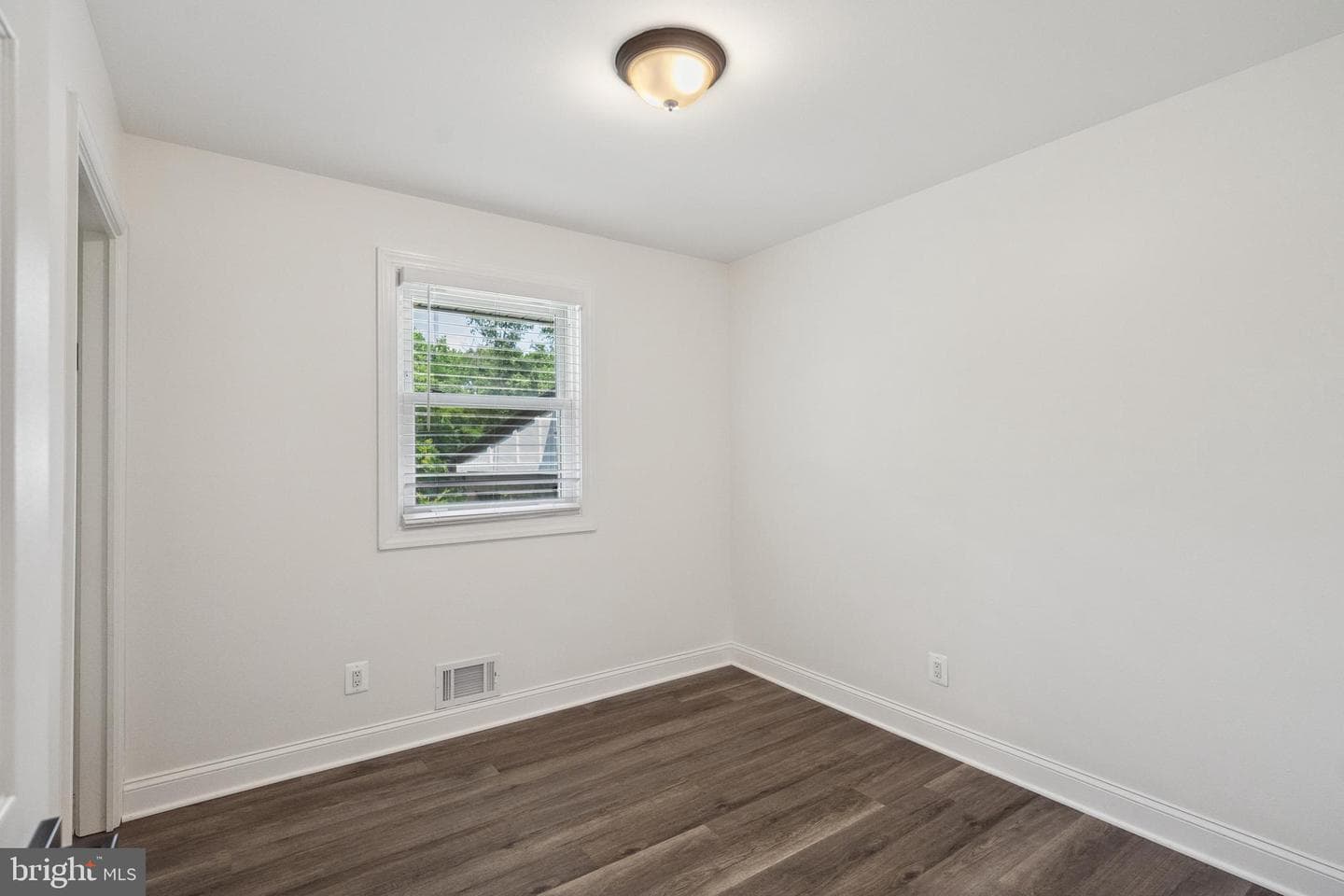 1815 Hollydale Road photo 23