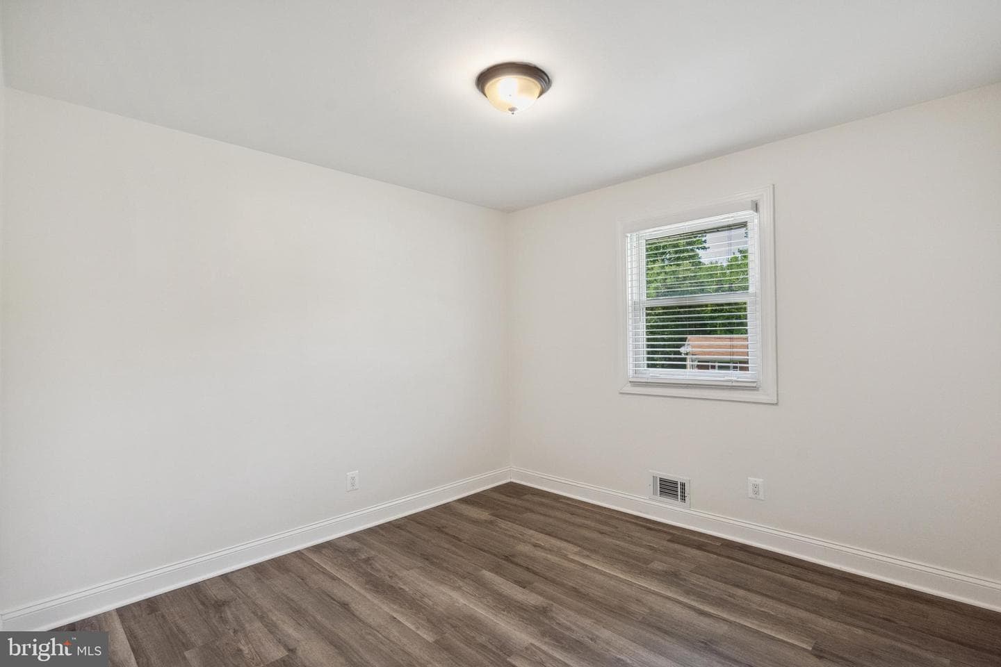 1815 Hollydale Road photo 24