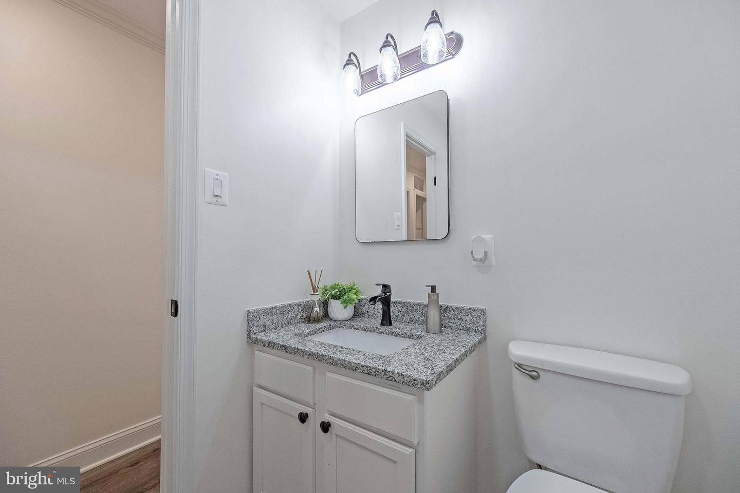 1815 Hollydale Road photo 26