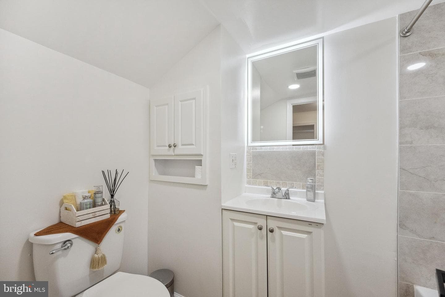 1815 Hollydale Road photo 32